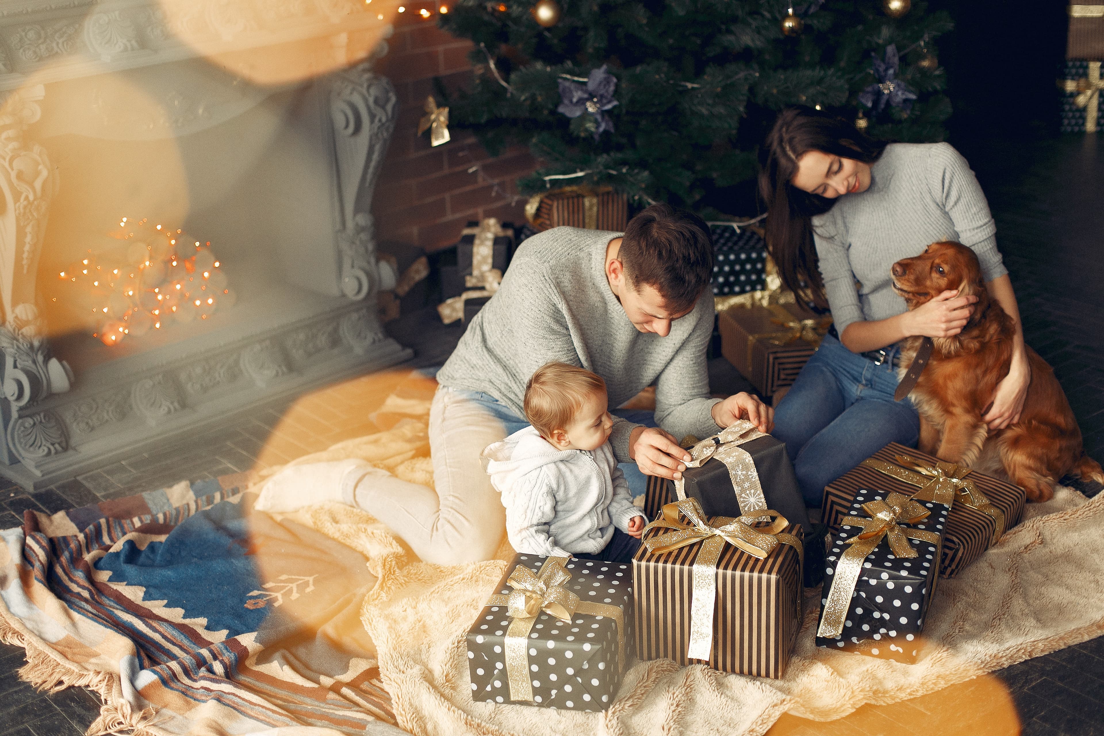 Weihnachten Familie Tannenbaum Geschenke